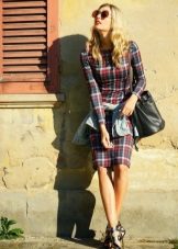 Accessories and jewelry for a checkered dress