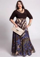 Long dress with sleeves for a full woman