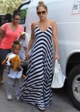 Long dress with black and white diagonal stripes (herringbone)