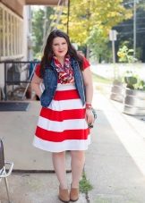 Dress for full in a wide horizontal red-white stripes