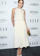 Jewelery for a white dress in the style of a new bow