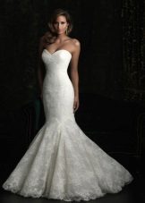 Wedding dress without sleeves with open neckline
