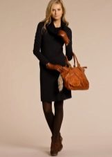 Dress with a wide collar