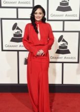 Dress with a deep neckline in the floor