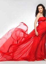 Red dress for pregnant women