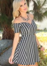 Jewelery for a dress crow's feet