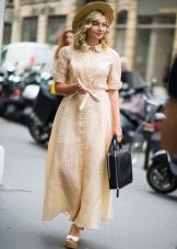 Long dressing gown with a collar