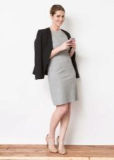 Classic pumps to dress for corporate