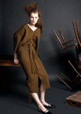 Dress with cap sleeves with a cut