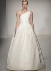 Long dress with a shoulder strap on one shoulder with a bell skirt