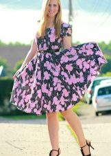 Floral print on the dress with a skirt the sun for the full