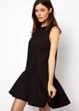 Black short dress with low waist
