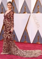 Chrissy Teigen at the Oscars 2016