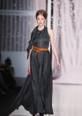 Double belt under the fitted dress