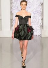 Short fitted dress with a fluffy skirt