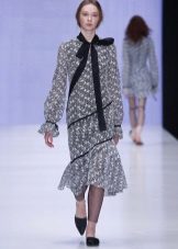 Fitted dress with flared sleeve