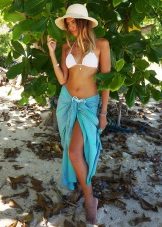 Sarong on the buckle-clasp