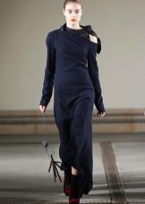 Winter dress closed to the floor