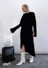 Winter dress with notches on the sleeves