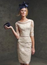 Blue accessories to beige dress-case