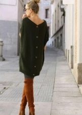 Brown boots to a green dress
