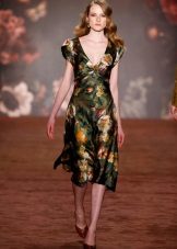 Green dress with burgundy shoes