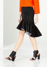 frill skirt combined with sandals
