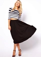 Black skirt with high waist sun