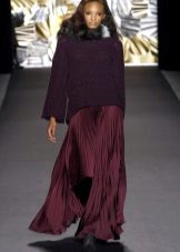 burgundy pleated skirt to the floor