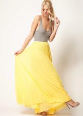 yellow pleated skirt