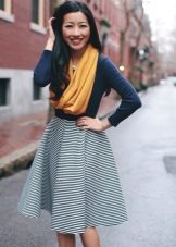 Accessories to a skirt the sun for girls with a figure like Pear