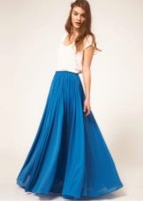 Flowing skirt to the floor for summer