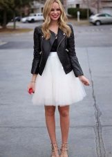 Layered white skirt in combination with a black jacket and red stilettos