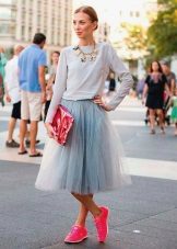 Layered skirt in combination with sneakers