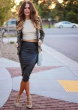 Black pencil skirt in combination with light-colored stiletto heels