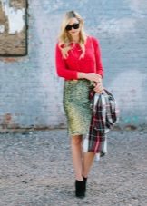 What to wear with a pencil skirt