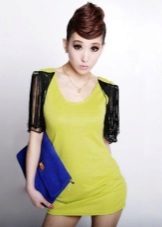 Salad dress in combination with black color