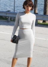 Light gray knit skirt pencil with a crochet top