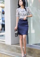Blue pencil skirt in combination with a gray blouse