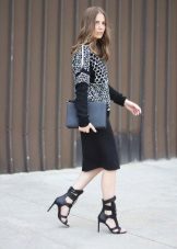 Váy bút chì lễ hội với eo cao