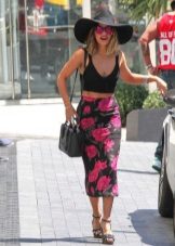 Váy bút chì kết hợp với áo crop top