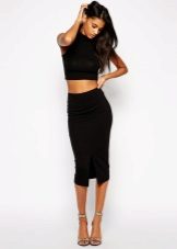 Skirt with a slit in front