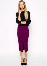 Skirt with a slit in front