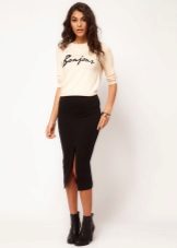 Skirt with a slit in front