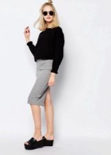 Skirt with a slit at the back