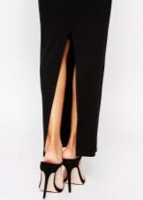 Skirt with a slit at the back