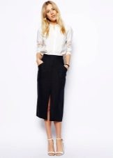 Straight skirt with a slit