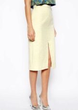 Straight skirt with a slit