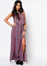 Long skirt with a slit