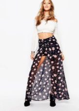 Long skirt with a slit